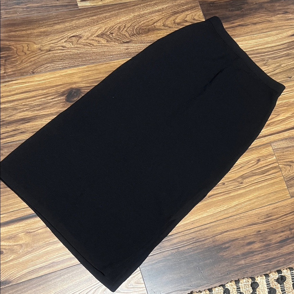 St. John Classic Black Pencil Skirt